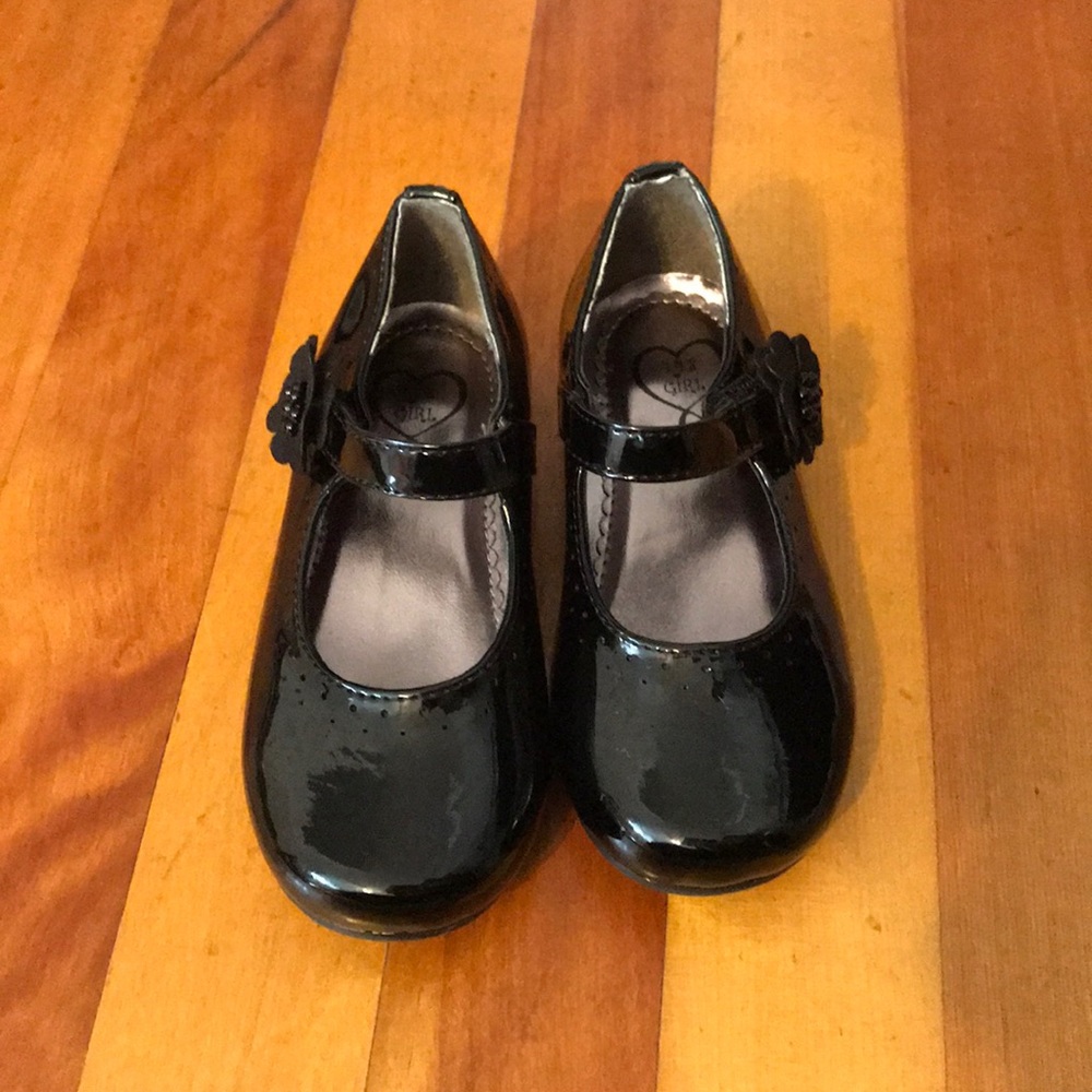 Black dress shoes